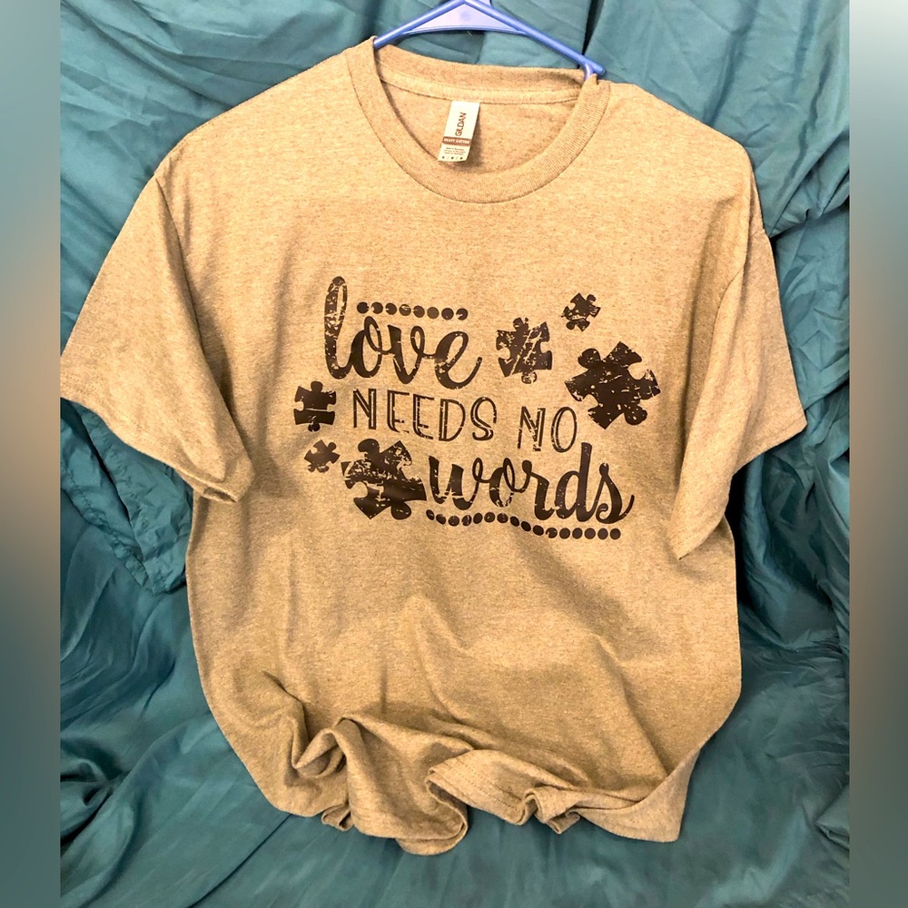 I make shirts!! Autism Love 🧩